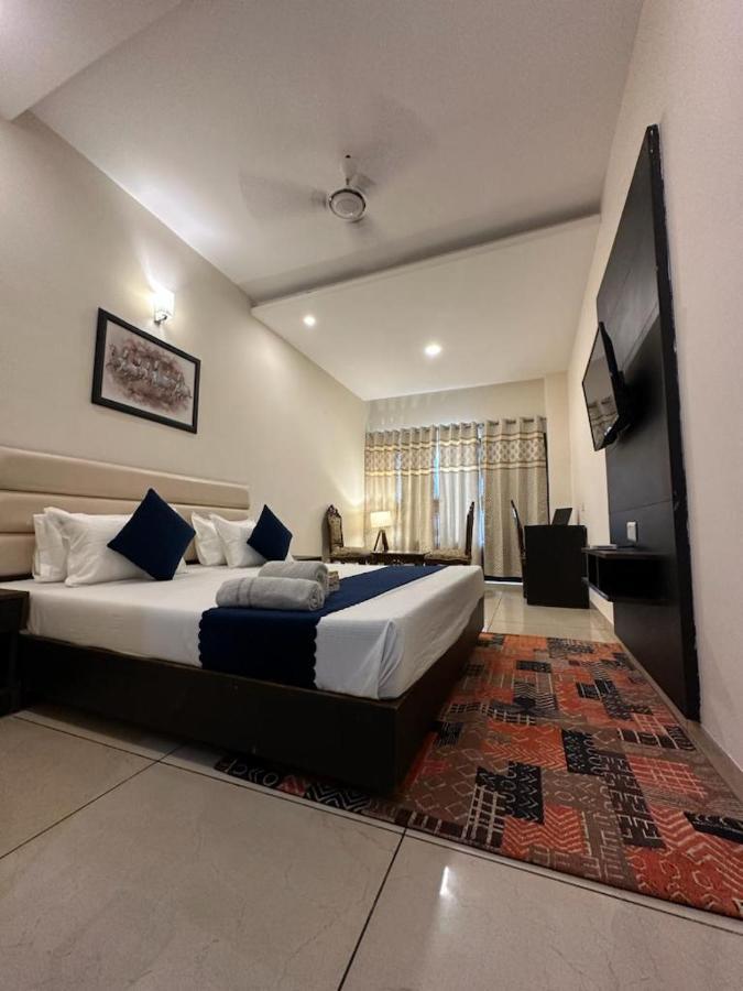 Jb Residency Zirakpur !! Top Rated & Most Awarded Property In Zirakpur Hotel Exterior photo