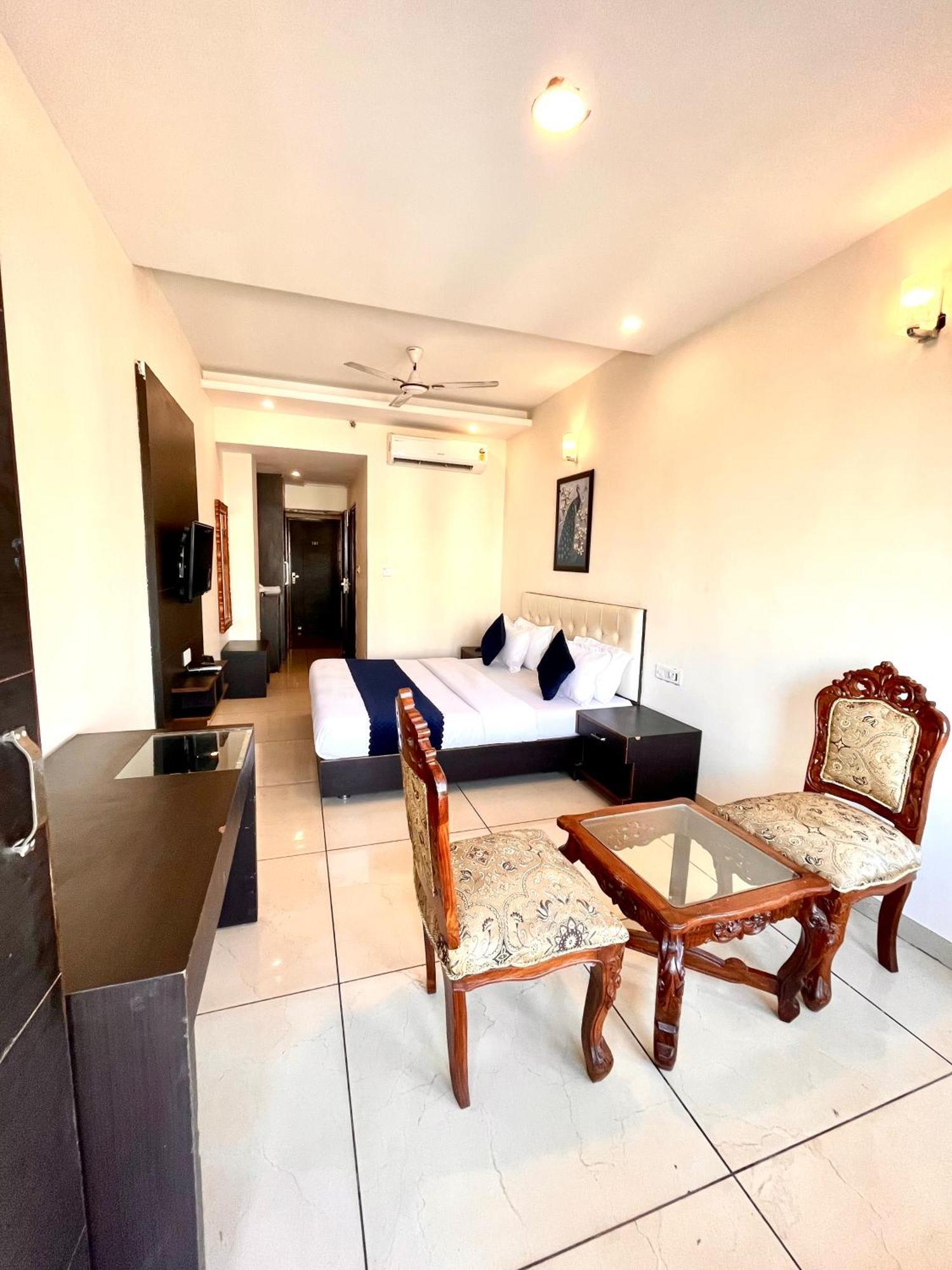 Jb Residency Zirakpur !! Top Rated & Most Awarded Property In Zirakpur Hotel Exterior photo
