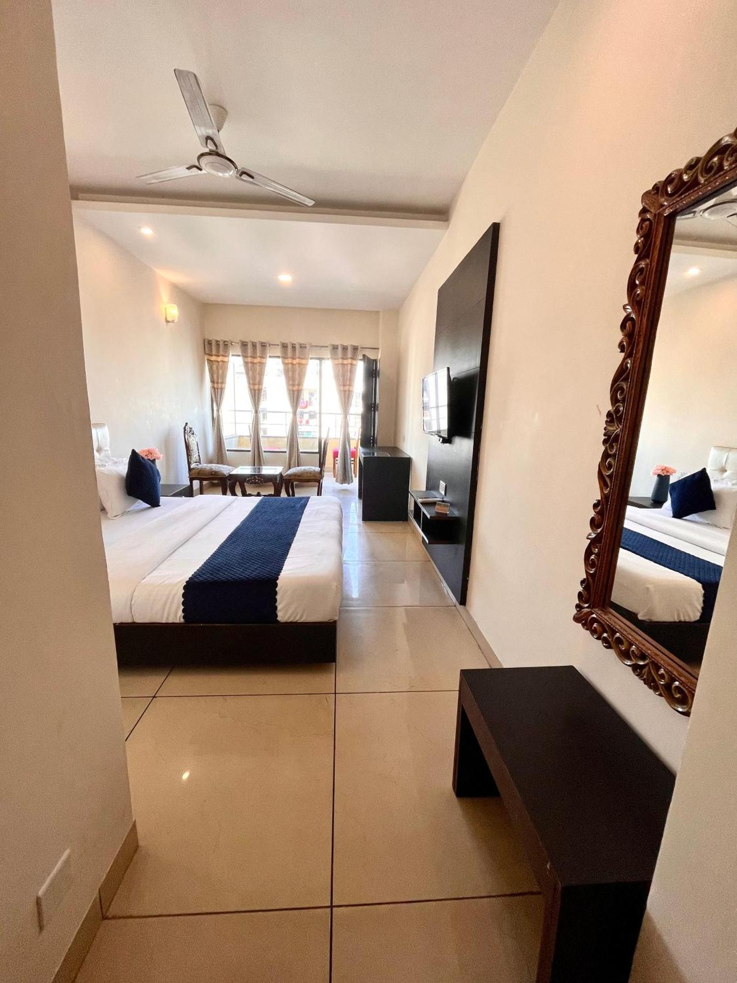 Jb Residency Zirakpur !! Top Rated & Most Awarded Property In Zirakpur Hotel Exterior photo