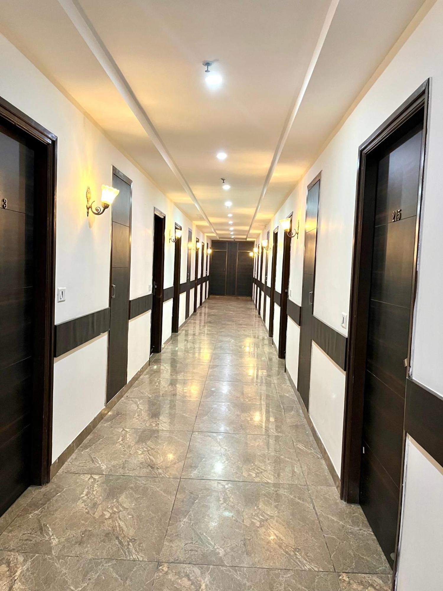 Jb Residency Zirakpur !! Top Rated & Most Awarded Property In Zirakpur Hotel Exterior photo