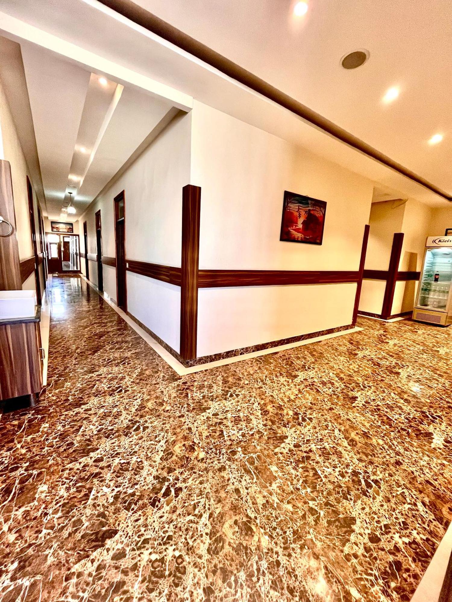 Jb Residency Zirakpur !! Top Rated & Most Awarded Property In Zirakpur Hotel Exterior photo