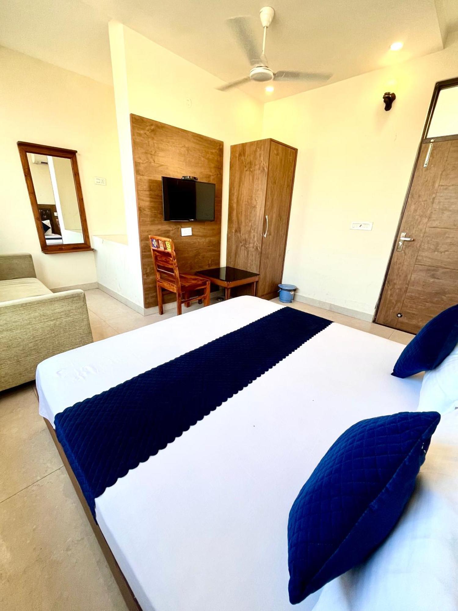 Jb Residency Zirakpur !! Top Rated & Most Awarded Property In Zirakpur Hotel Exterior photo