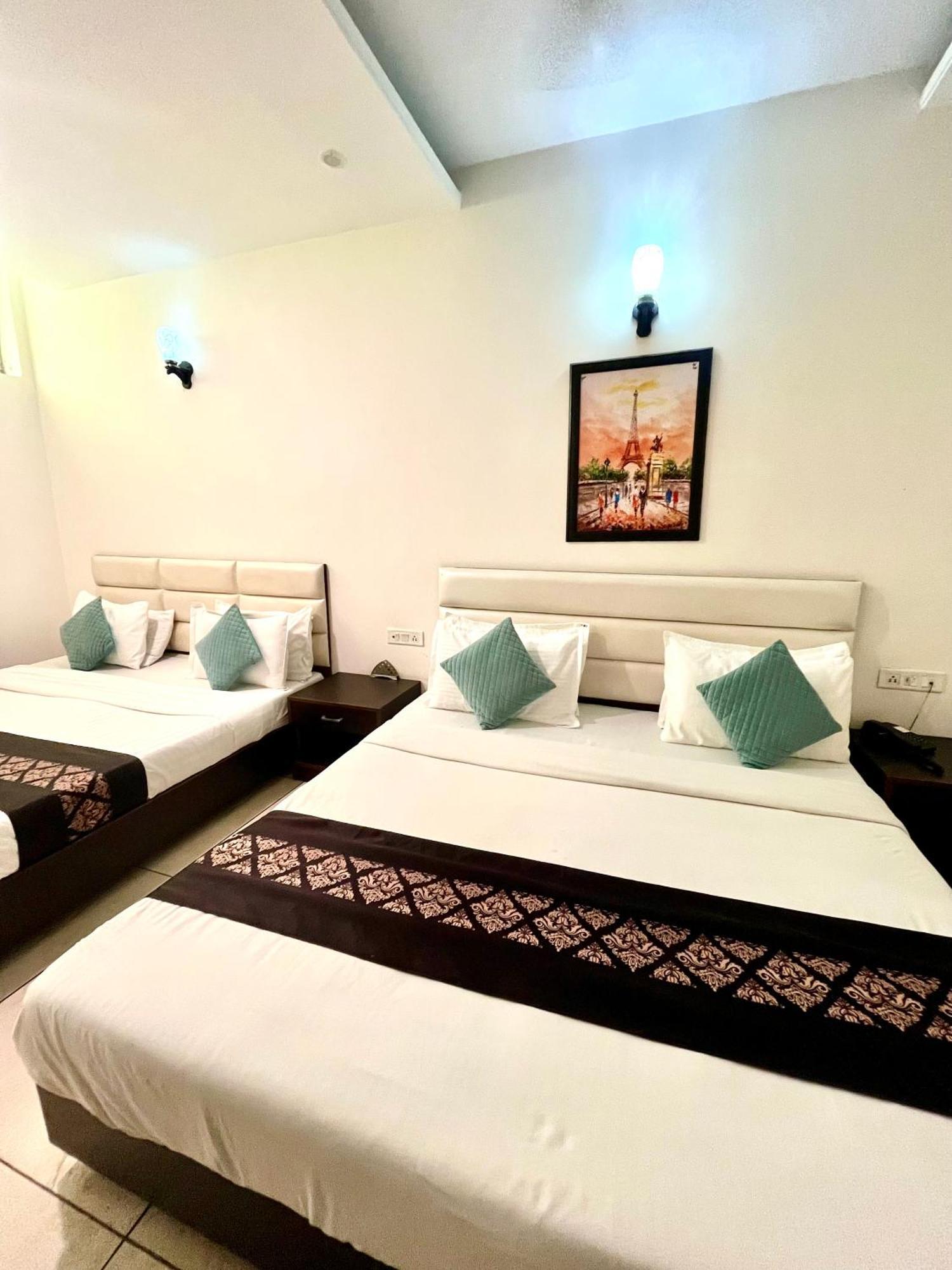 Jb Residency Zirakpur !! Top Rated & Most Awarded Property In Zirakpur Hotel Exterior photo